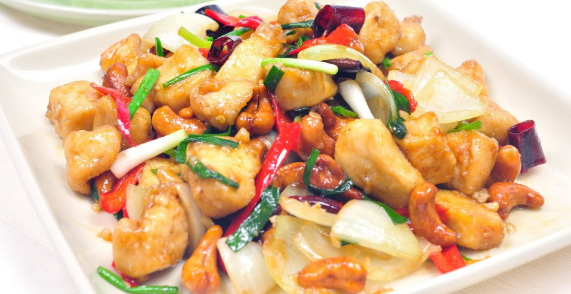 Gai Pad Met Mamuang (Ayam dengan Kacang Mete)