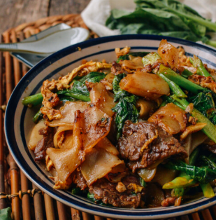 Pad See Ew (Thai Stir Fried Noodles)