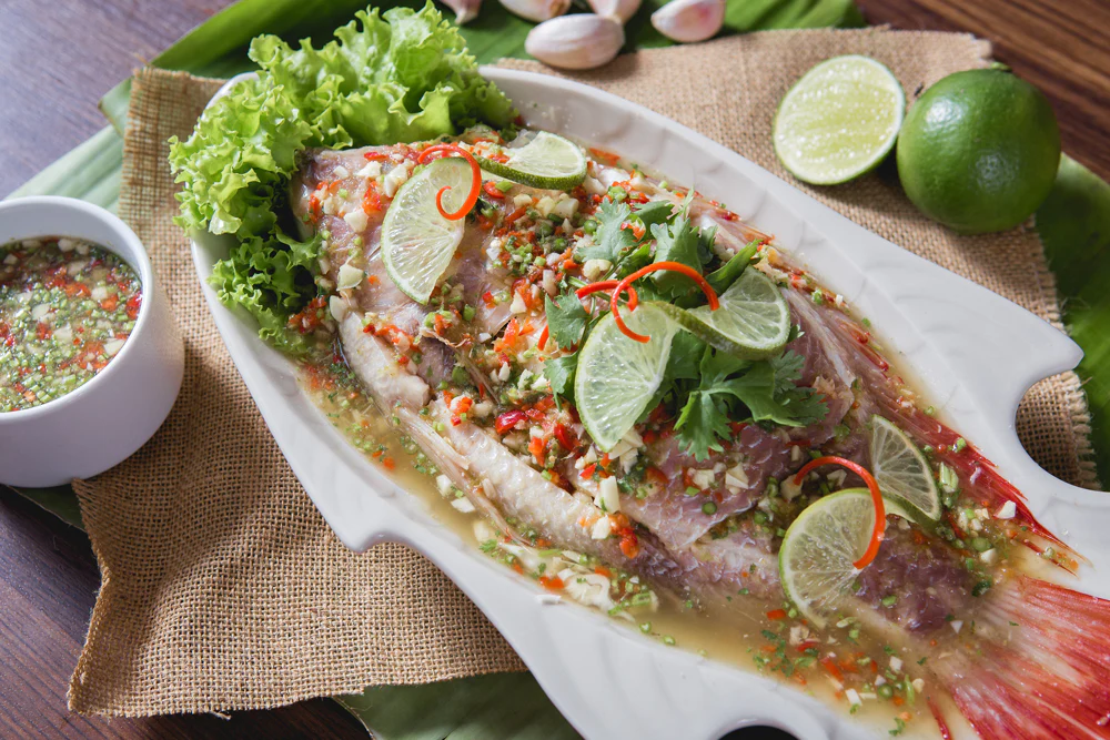 Pla Krapong Neung Manao (Ikan Kakap Kukus dengan Saus Jeruk Nipis)