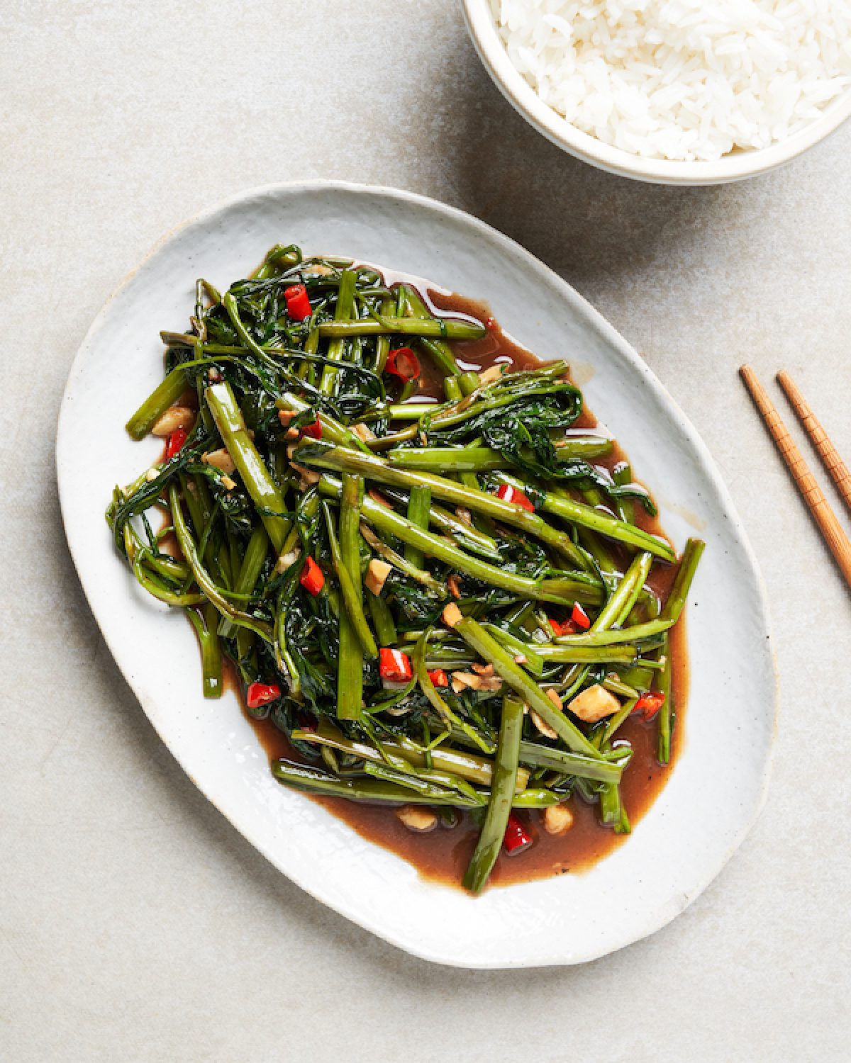 Pad Pak Boong Fai Daeng(Stir-fried Water Spinach with Red Curry)